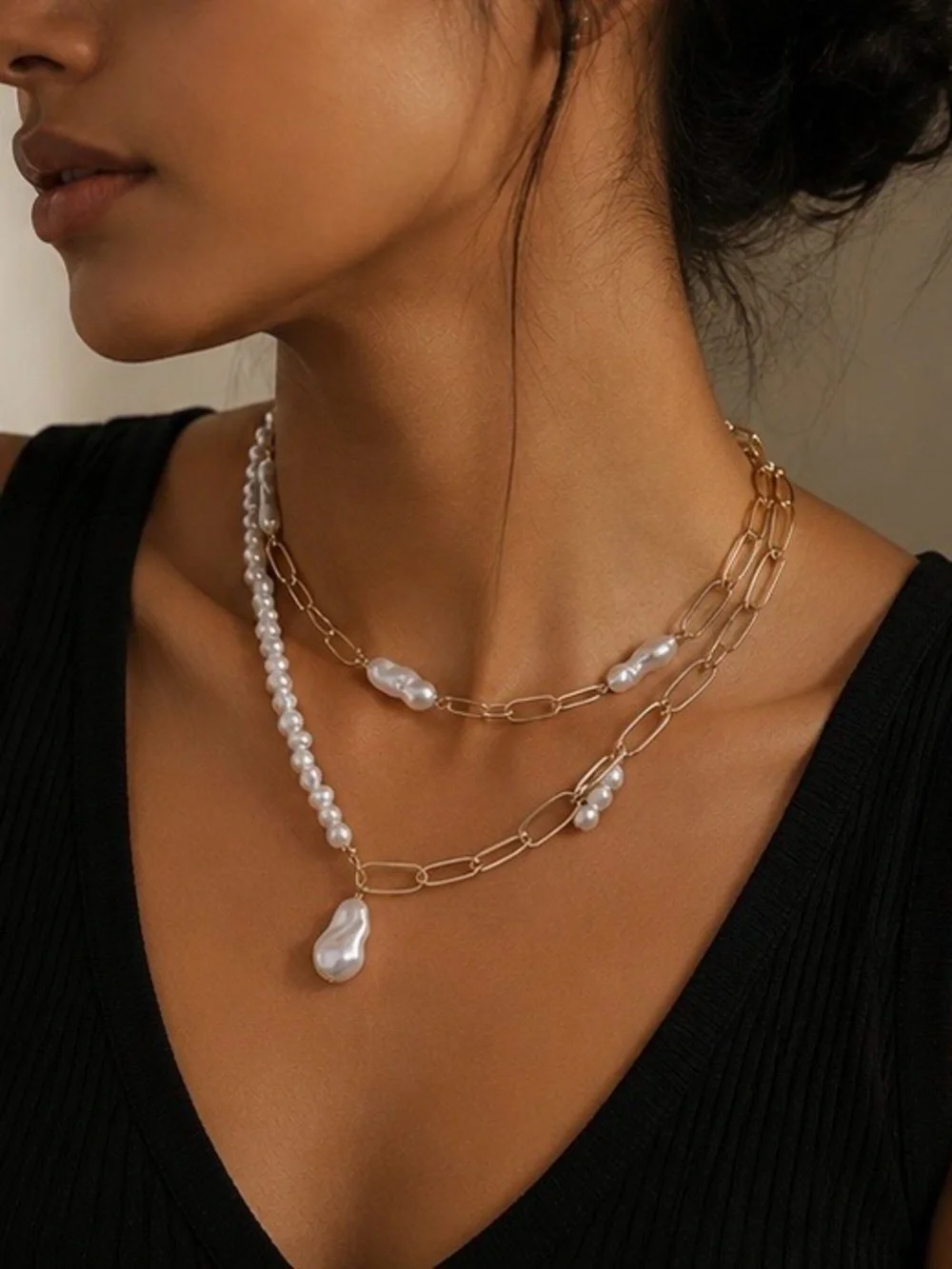 Luxe Baroque Pearl Layered Necklace - Picture 4 of 5